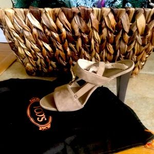 Authentic Tods.Cute sandals. Great condition.